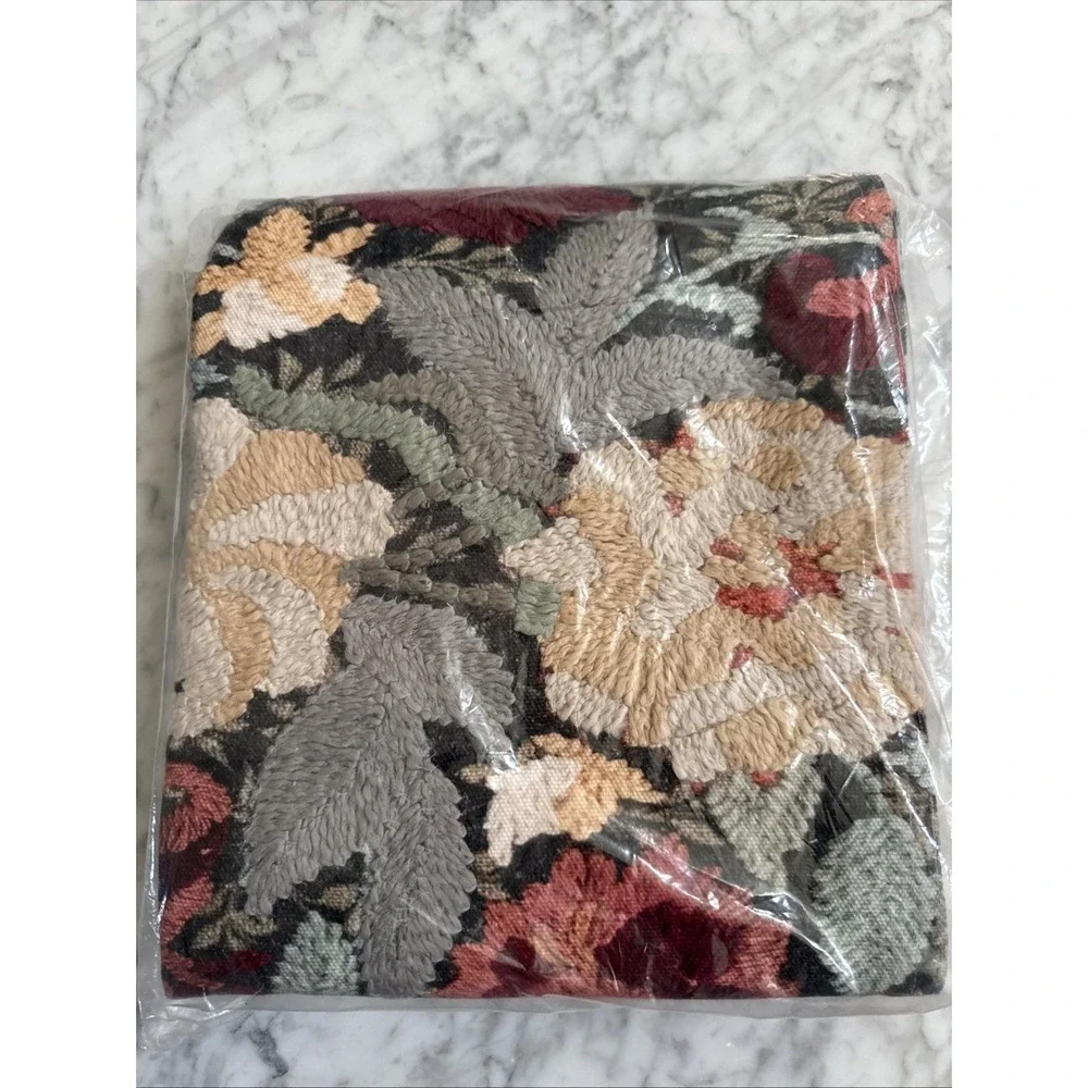 Pottery Barn Maret Embroidered Cotton Table Runner 18